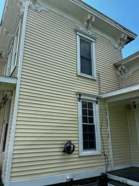 Gallery photos for Transformative Soft Washing for Vinyl Siding: Image #1