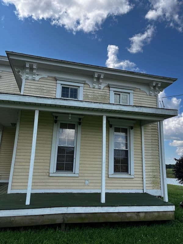 Gallery photos for Transformative Soft Washing for Vinyl Siding: Image #2
