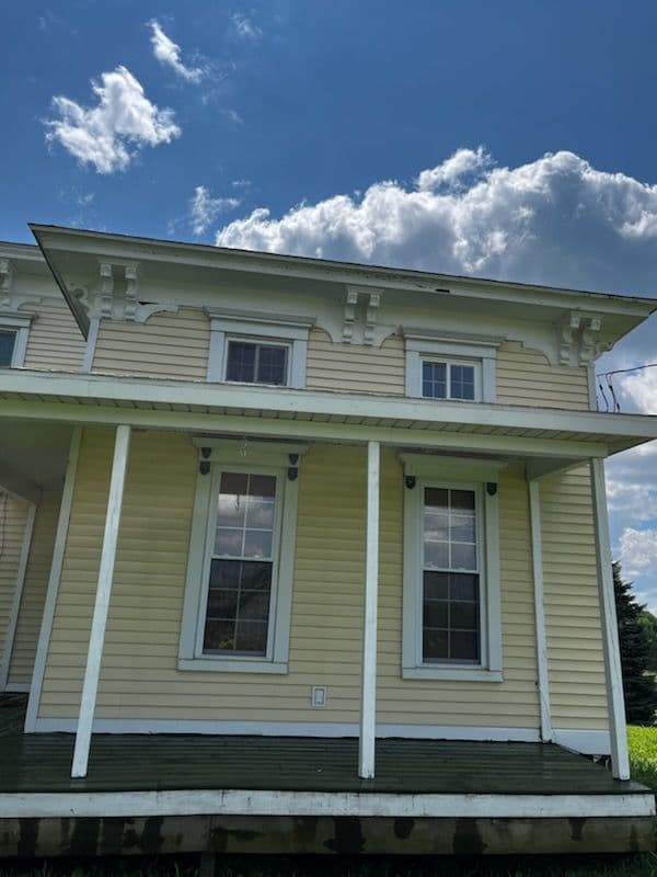 Gallery photos for Transformative Soft Washing for Vinyl Siding: Image #3
